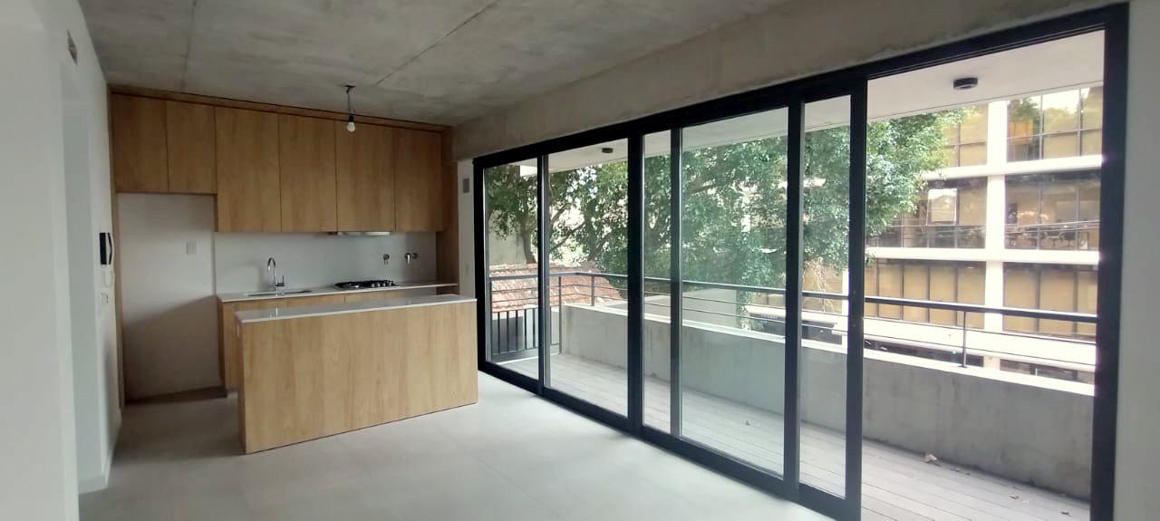 Semipiso 2 ambientes con balcon - EXCELENTE UBICACION - Vicente Lopez