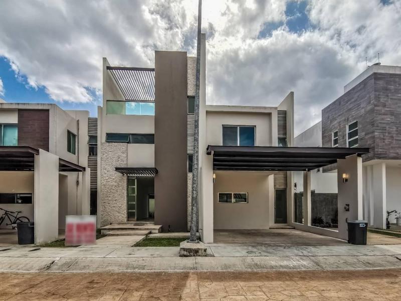 Casa 3 Recámaras con PISCINA en RENTA. Residencial Arbolada, Cancun, Q.Roo