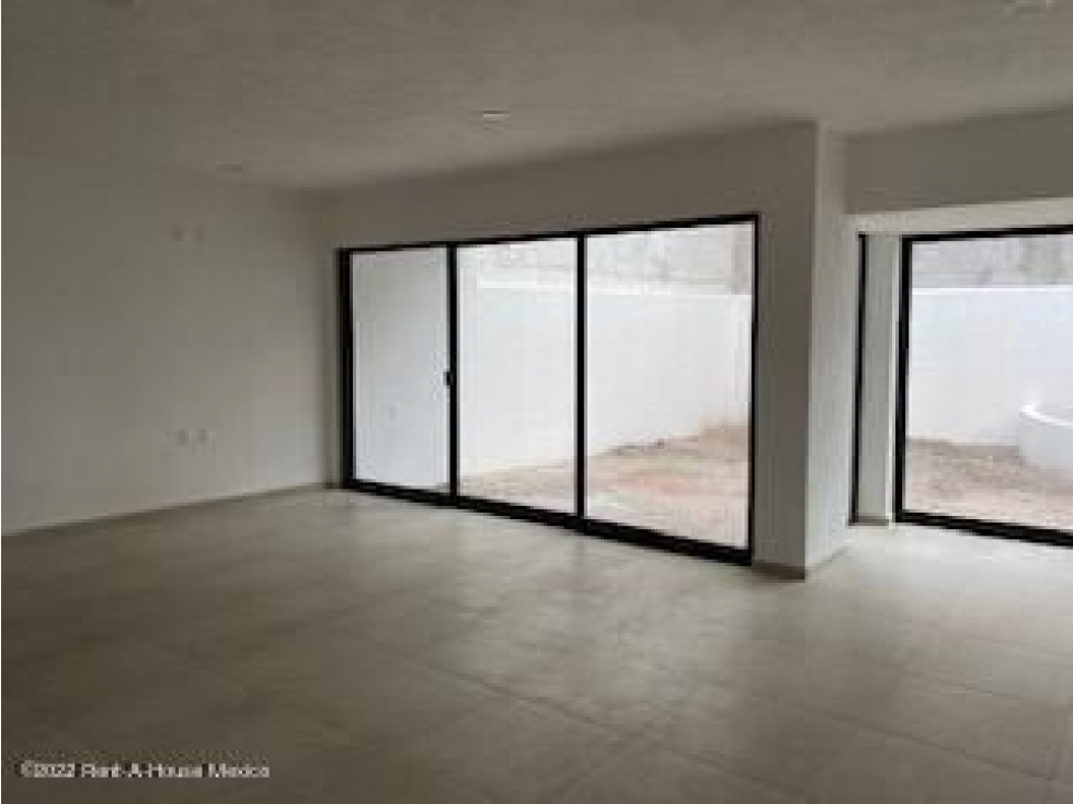 RENTA, casa con roof garden y control de acceso - Grand Juriquilla