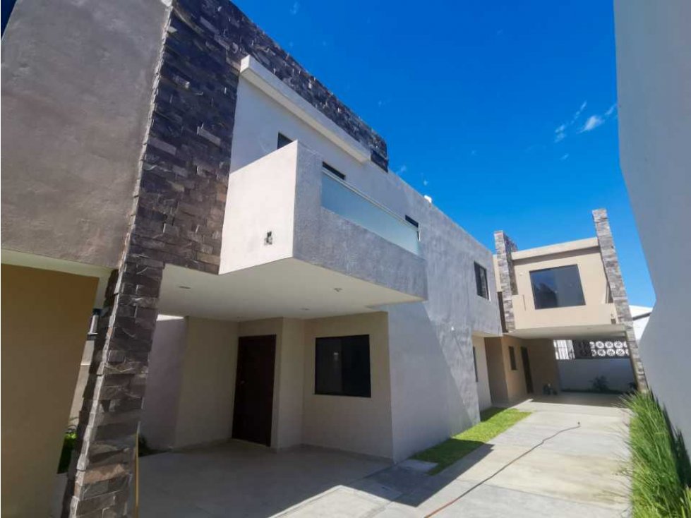 Casa en venta en la Col. Primero de Mayo, Ciudad Madero. FMR-V244
